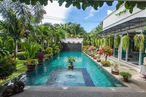 Villa a vendre : Luxueuse villa avec jardin tropicale pres du Lac de Maprachan a Pong East Pattaya