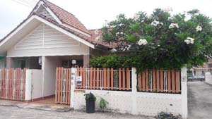 Location maison : Petite Town house (2 CH, 2 SDB) à l Est de Pattaya. Chokchai 7. a 