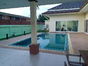 Maison a vendre : Maison individuelle avec piscinie et mur d enceinte a North East of Pattaya 